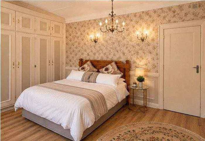 Second private bedroom with pine bed